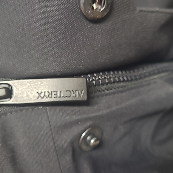 Arc'teryx Therme Parka Men's - Black - Season Pre-2025 - Picture 6 of 12